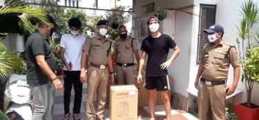 Raghav Juyal  donates Evox Oxygen Concentrator