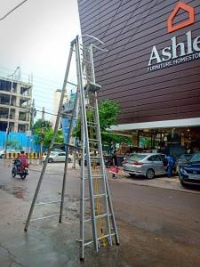 extension ladder with locks